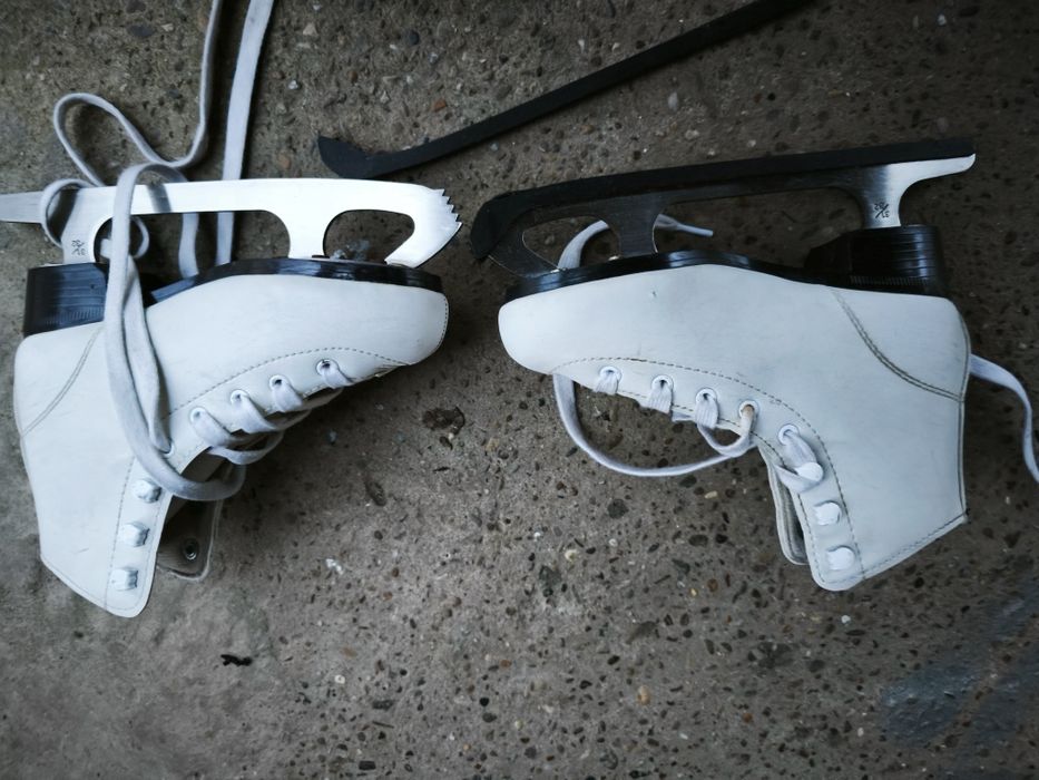 Vând patine artistic Oxelo 31-32 și Riedell 36