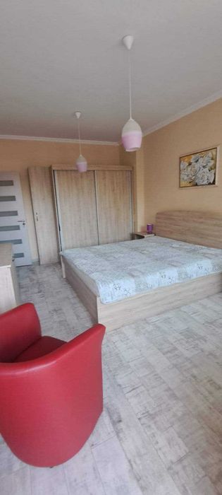 Дава се под наем Тристаен апартамент в Бургас, Център - 80 кв.м за 255 € - Снимка #2