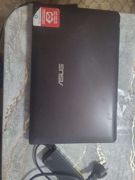 Нотбук марка ASUS
