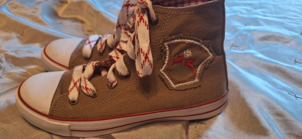 Bascheti fete Country Maddox,noi,40 lei