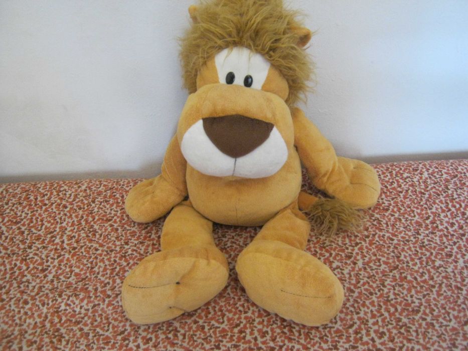 Плюшена играчка, лъв