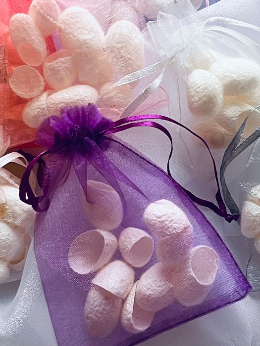 Копринени пашкули – естествена грижа и вдъхновение от природата