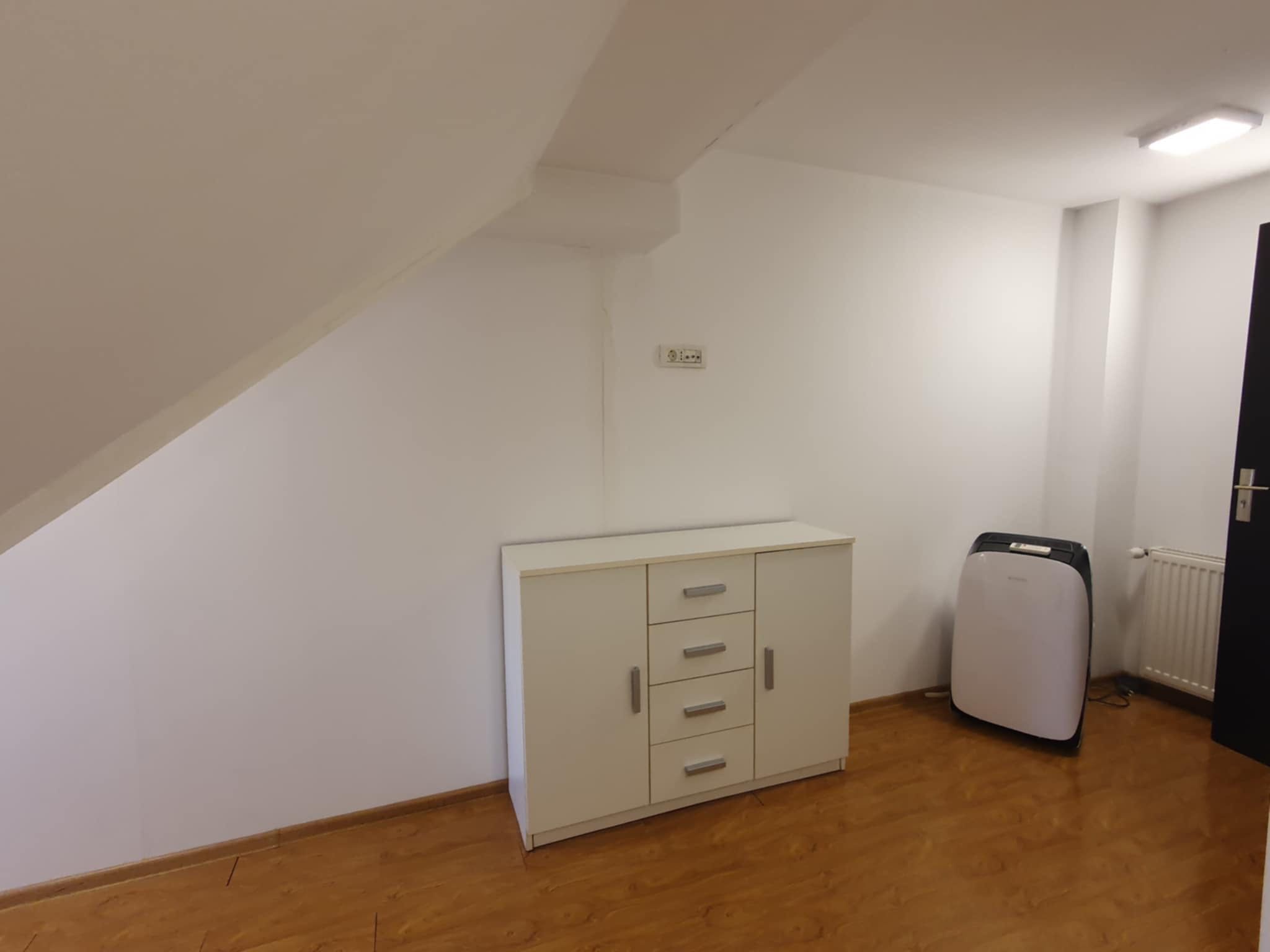 Proprietar inchiriez apartament 2 camere, Central (Circumvalatiunii 1)