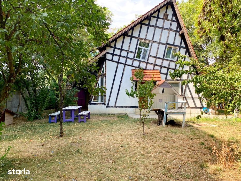 Baneasa-casa 3 camere -design unic -curte 350mp -100mp utili-2 parcari