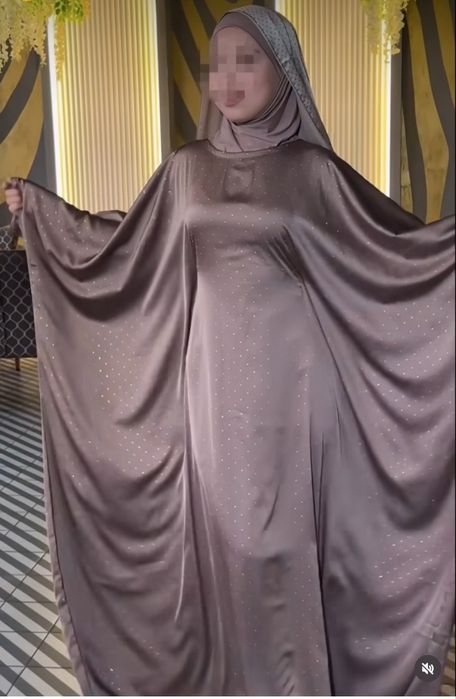 Платье из атласа