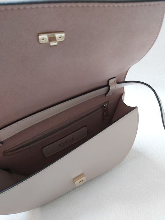 Furla чанта бежова