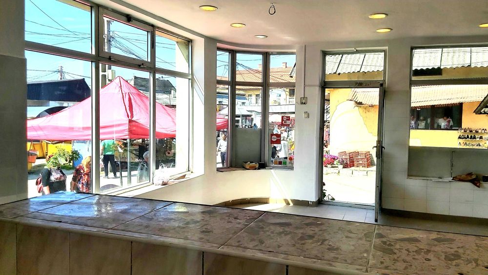 Dau in chirie spatiu comercial ultracentral in Turda