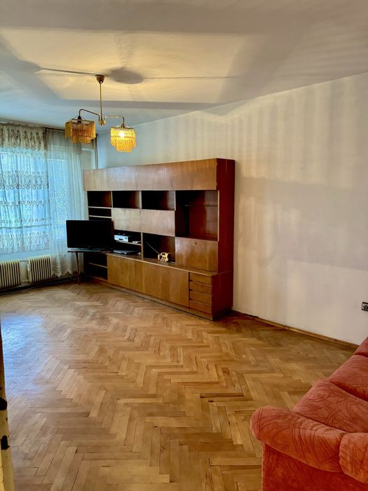 Продавам четиристаен апартамент в ж.к.Бъкстон