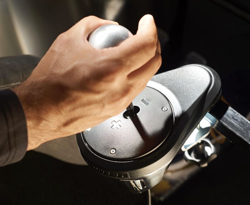 Thrustmaster TH8A Shifter Add-On - Schimbător de viteze