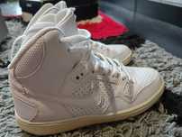 Nike Wmns Air Force 1
Купувани от abautyou Германия за 380лв бг 
Номер