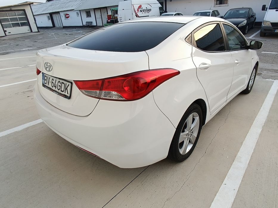 Hyundai Elantra 2012 1.6 benzină Unic proprietar de Nouă