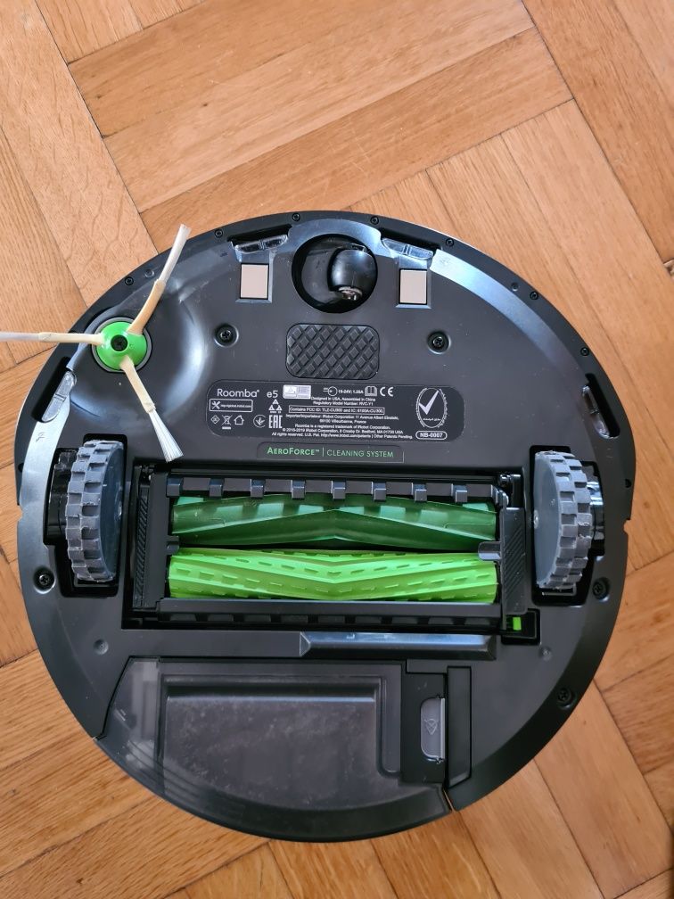 Aspirator robot iRobot Roomba E5, Wi-Fi, 33 W, Argintiu, 43 kWh/an