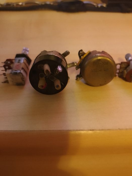 5 potentiometre profesionale Alps în stare foarte buna