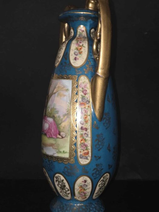 Антикварна ръчно декорирана френска порцеланова ваза, XIX век