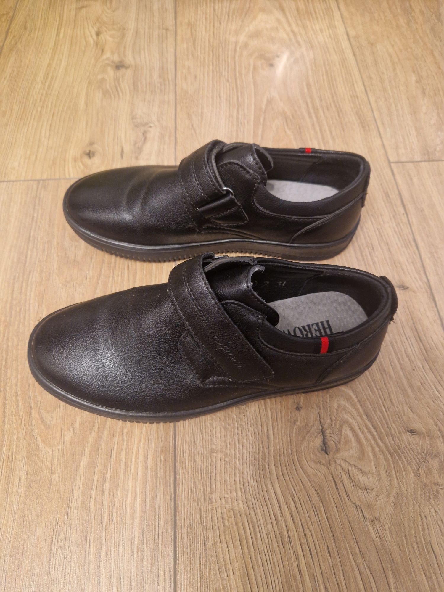 Vand pantofi baieti marime 31