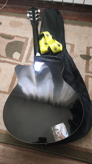 Акустическая гитара