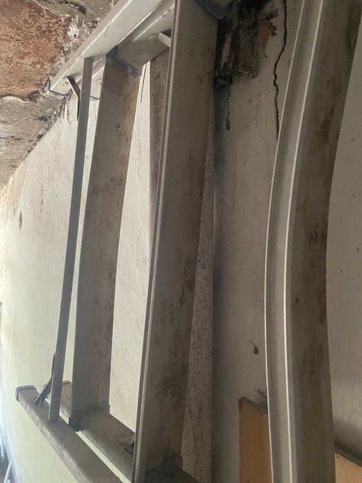 Продается 2.5 метровая стремянка лестница алюминиевая-отлично качестве