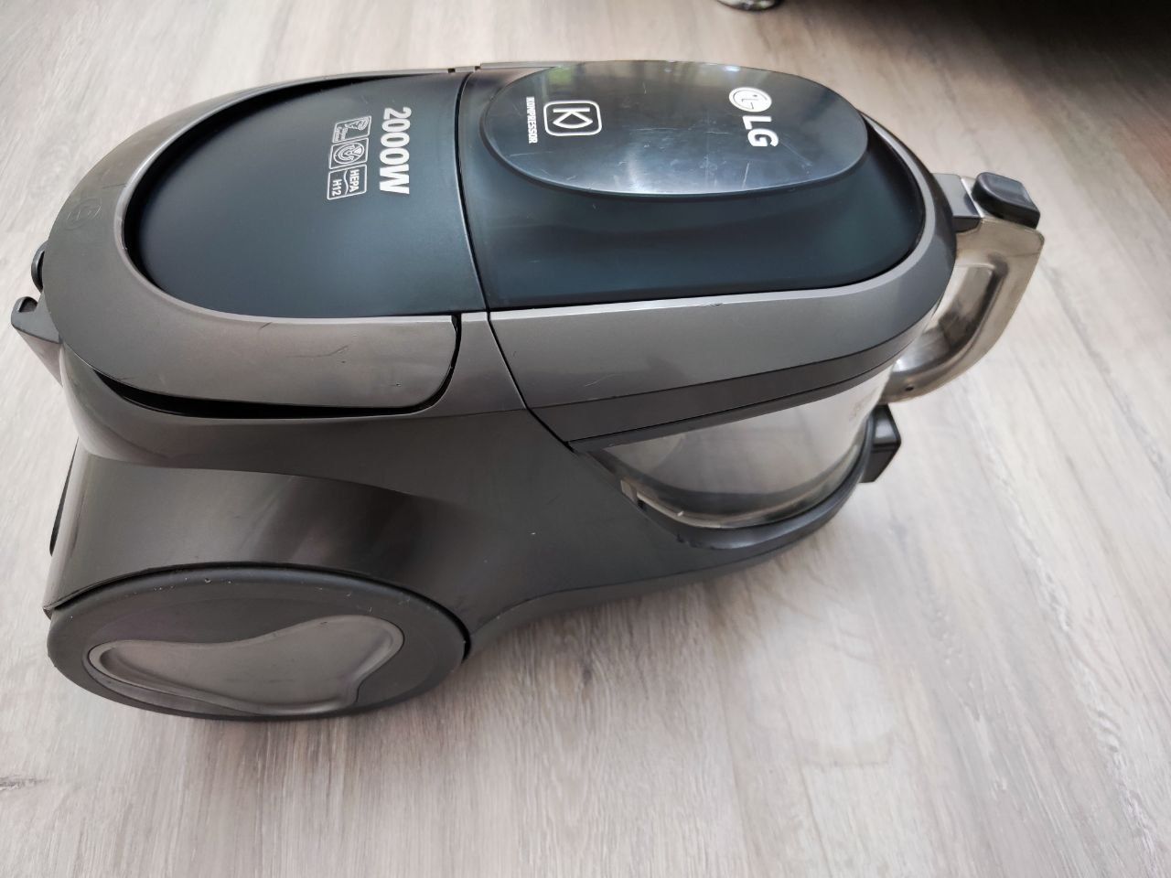 Мощный пылесос LG kompressor 2000w