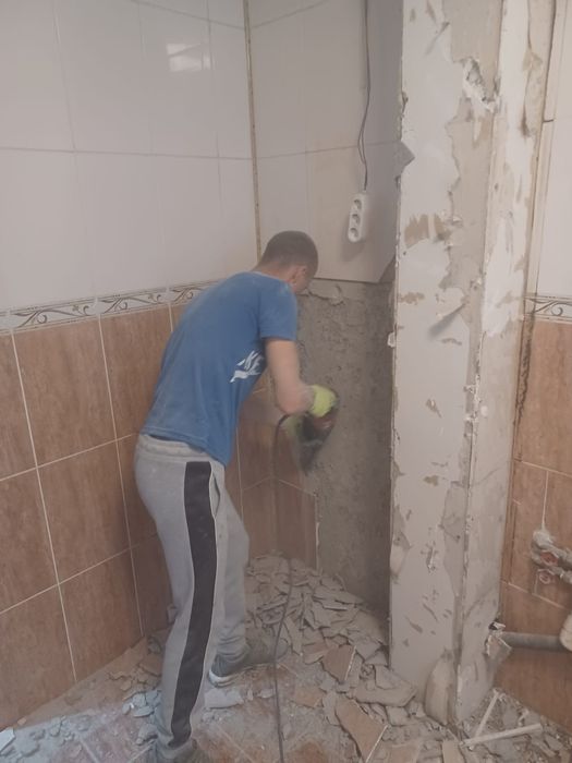 Spart șape, demolări, decopertări gresie,faianță,scos parchet,debarasă