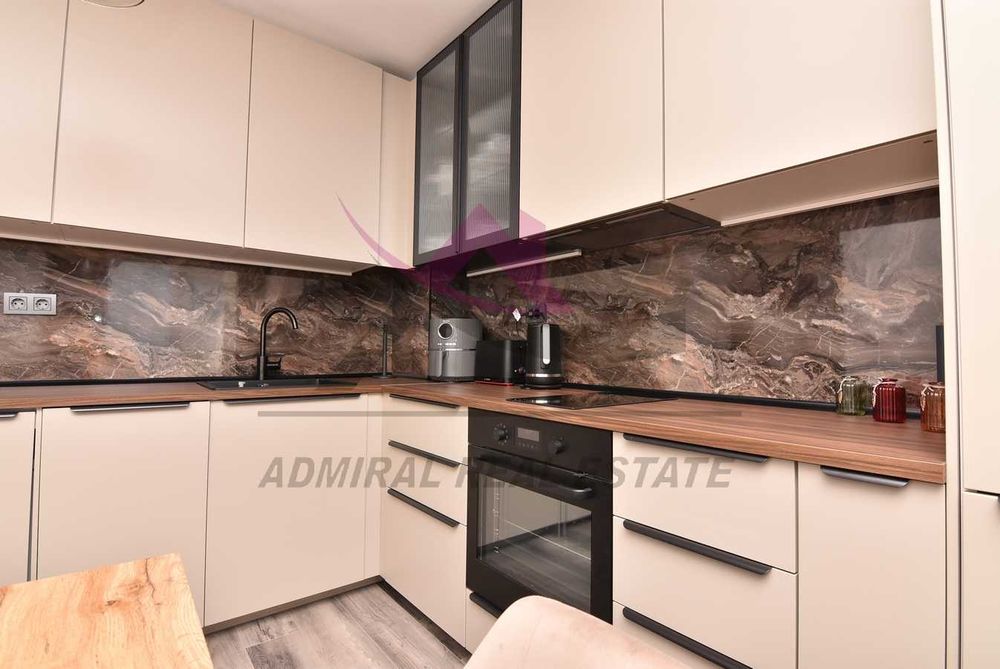 Продава се Тристаен апартамент в Варна, Възраждане 3 - 80 кв.м за 2750 €/кв.м - Снимка #1