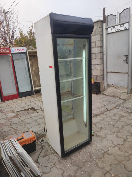 Холодильник стеклянный