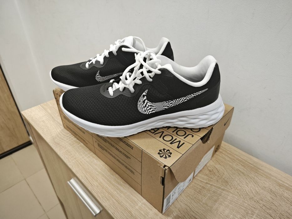 Дамски спортни маратонки Nike