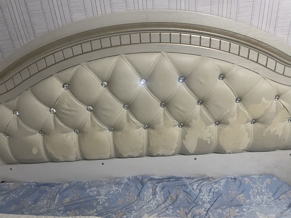 Изголовье кровати