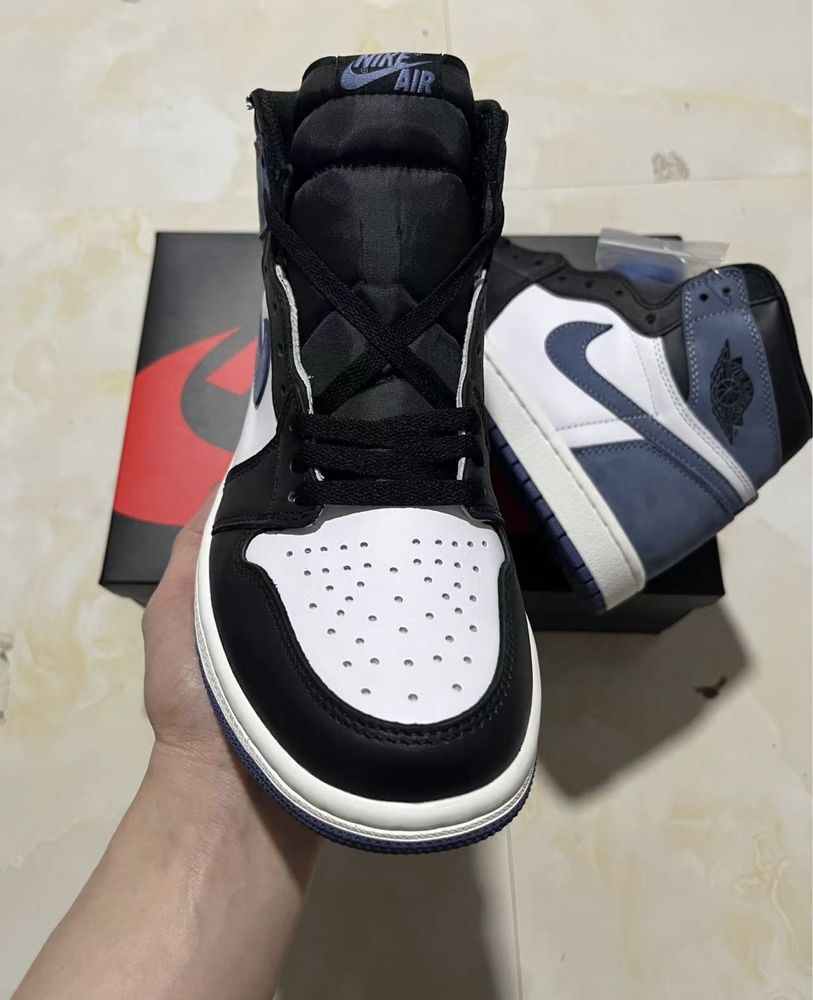 Air Jordan 1 Retro High Blue Moon