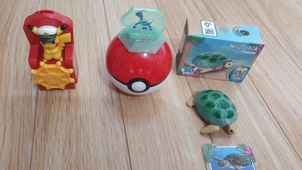 Jucarii Pokemon și Playmobil