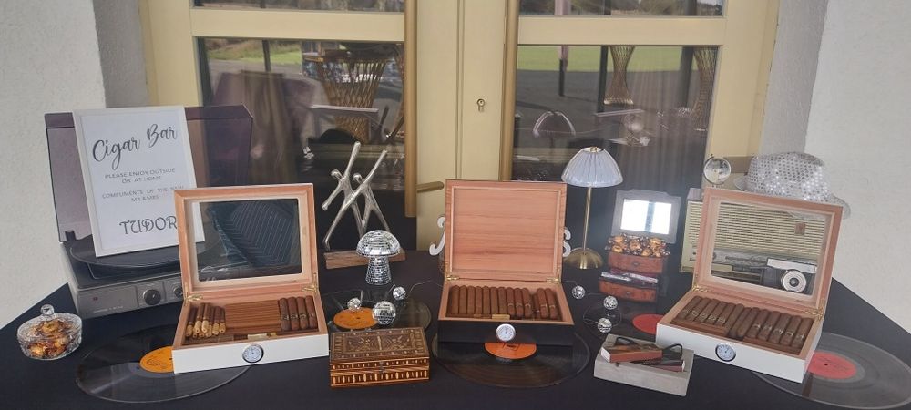 Mini Cigar Bar sau Gentlemen's Corner