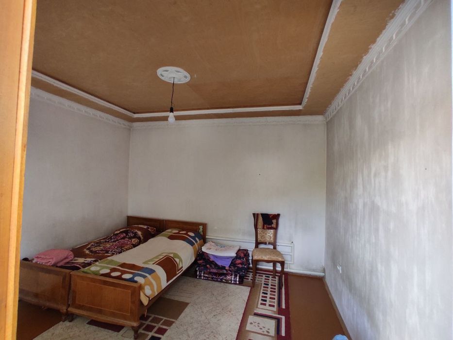 Kelesta sotiladigon hovli uy joylari bilan 6 yarim sutug’