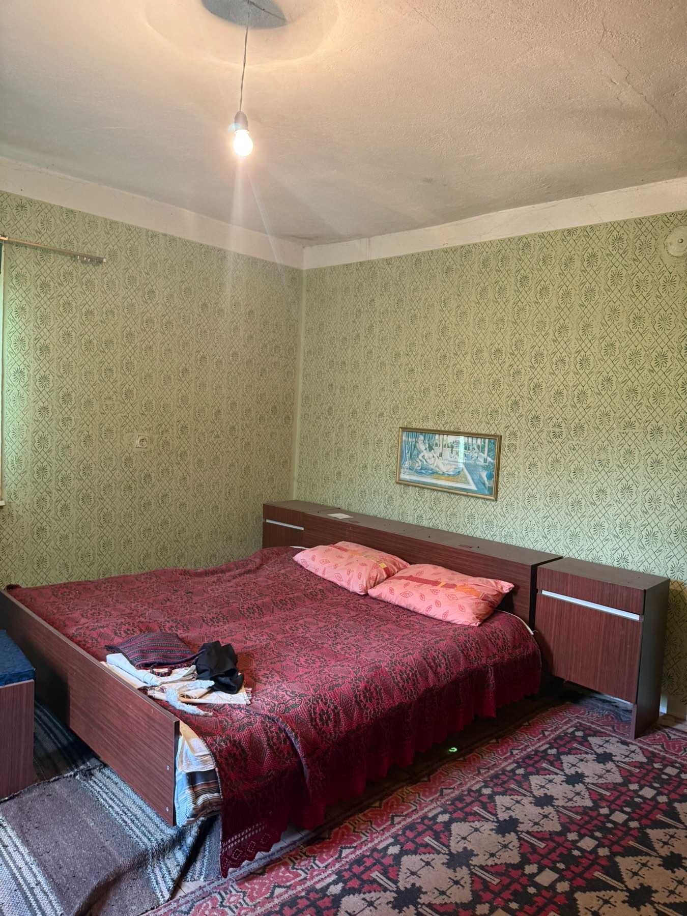Продава къща в с. Гюешево.