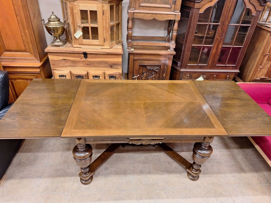 УНИКАТ! Маса за трапезария с богата дърворезба