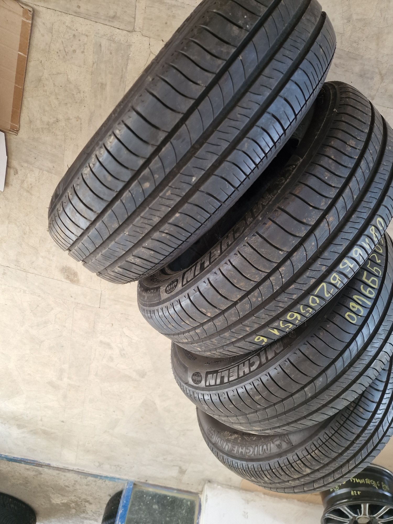 205 65 16 Michelin 4 броя перфектни летни гуми за джип.Замъка Ямбол