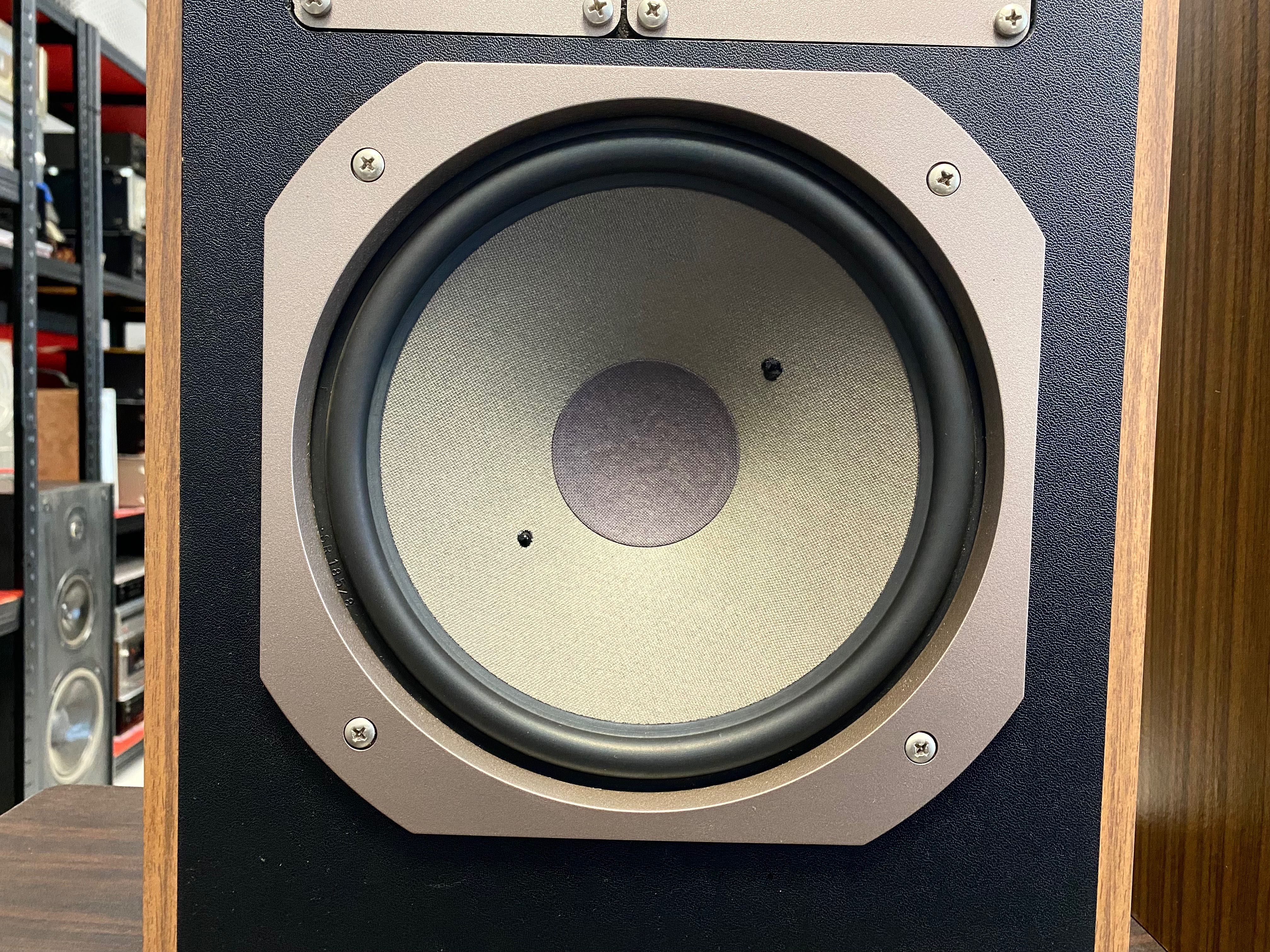Класни тонколони Grundig