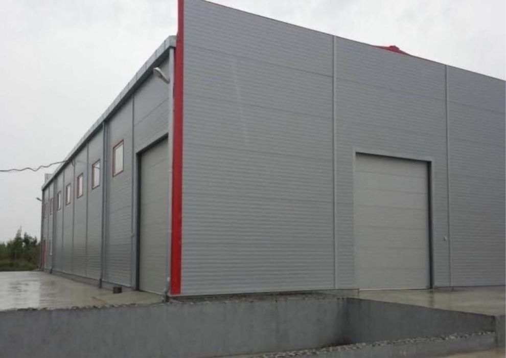 Vand hala metalica 8X15 metri cu panouri sandwichi