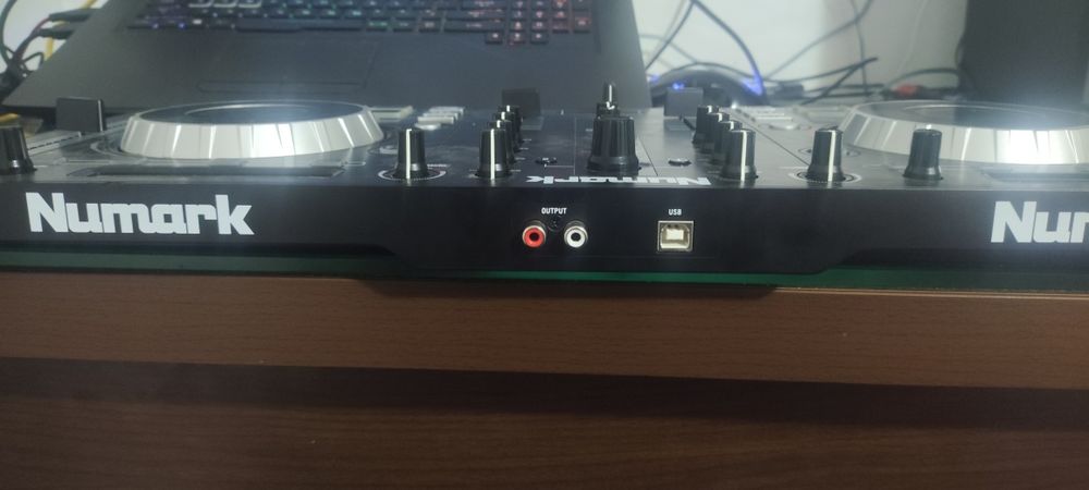 Numark Mixtrack Platinum