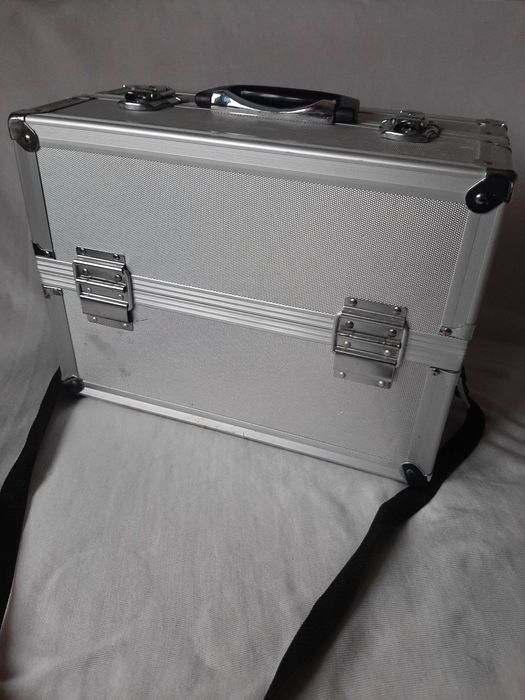 Метален куфър за фотоапарати и фотографска техника