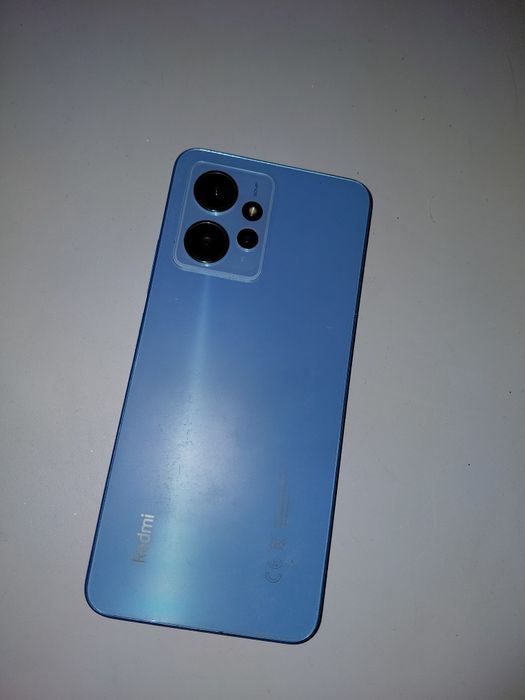 Продам телефон. .