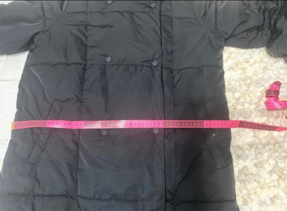 Geacă Reserved, intr-o conditie foarte bună.