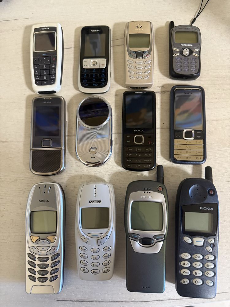 Vand telefoane nokia vitage pentru colectie