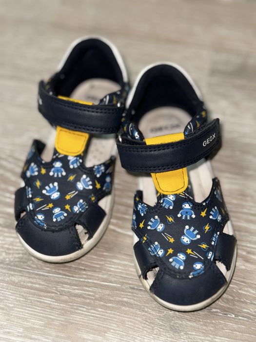 Продам сандалии Geox 23 рр на 14,4 см стопу