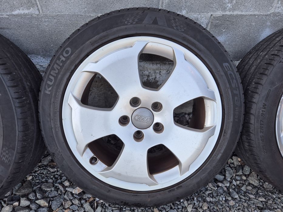 Джанти с летни гуми Kumho 225/45/17 Audi 17 цола