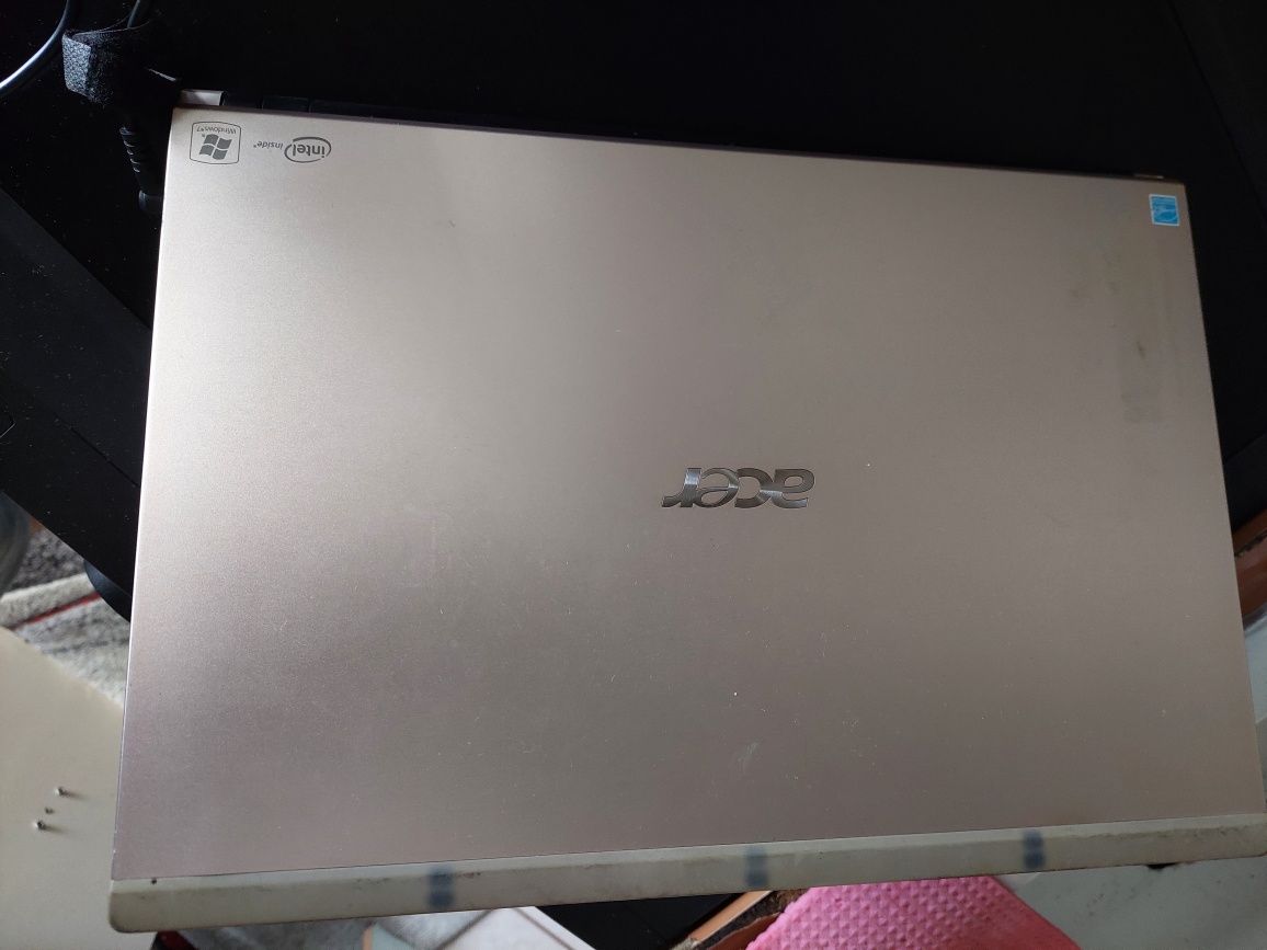Vând leptop Acer ironia 6120 leptop cu 2 ecrane tactile