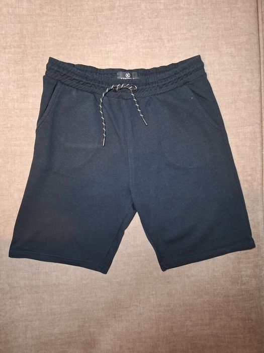 Pantaloni scurți mărimea M