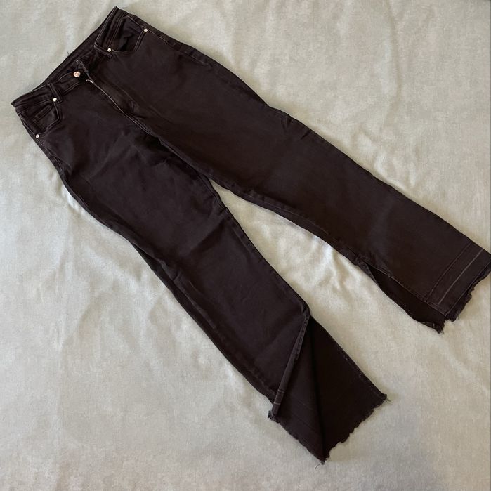 Черни дънки с цепка