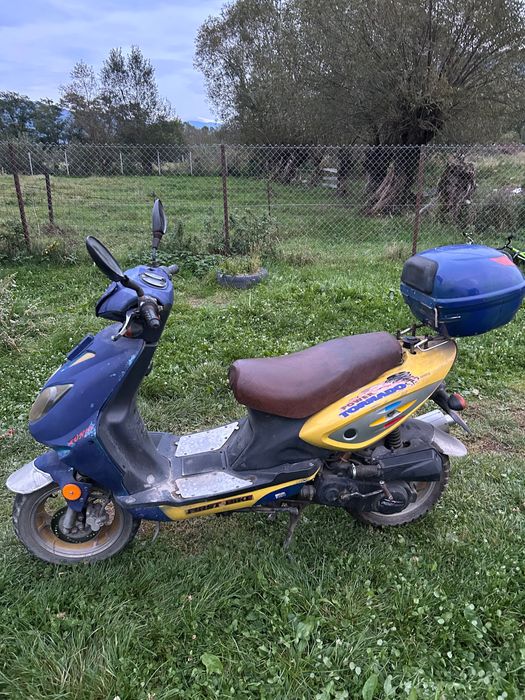 Vând scuter ,capacitate motor 49