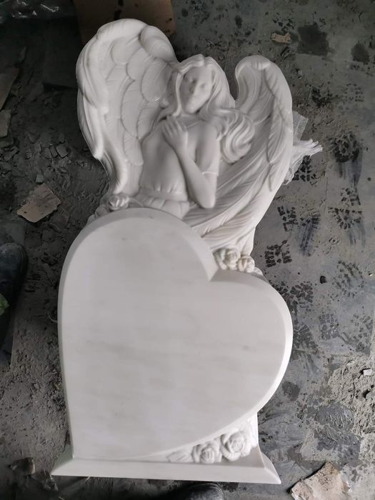 Sculpturi lucrate manual , cruci ,morminte