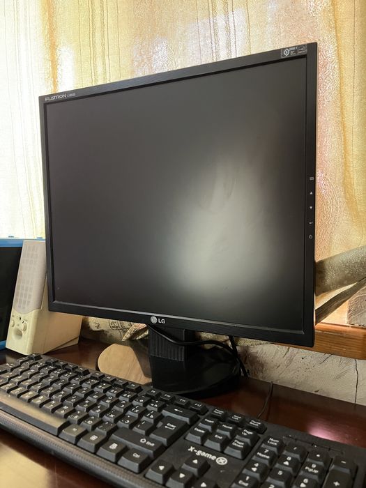 Продам компьютер, экран и колонки к ним