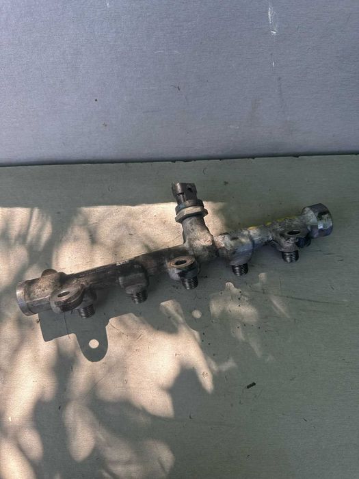 Rampa injectoare Renault Master 2.3 DCI cod 8200912225 an 2010 - 2014